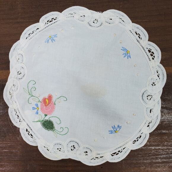 Vintage Applique Doily Pink Tulip 9 Inch Round - Picture 1 of 2